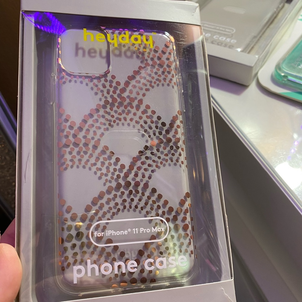 3 BRAND NEW iPhone 11 PRO MAX cases & 1 iPhone 11 PRO case . - Picture 4 of 5